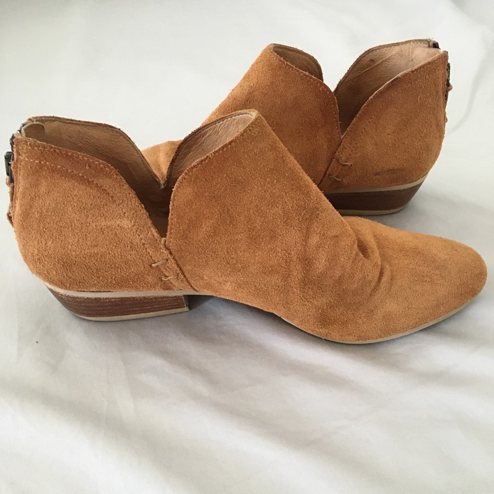 Kenneth Cole Suede Ankle Boots